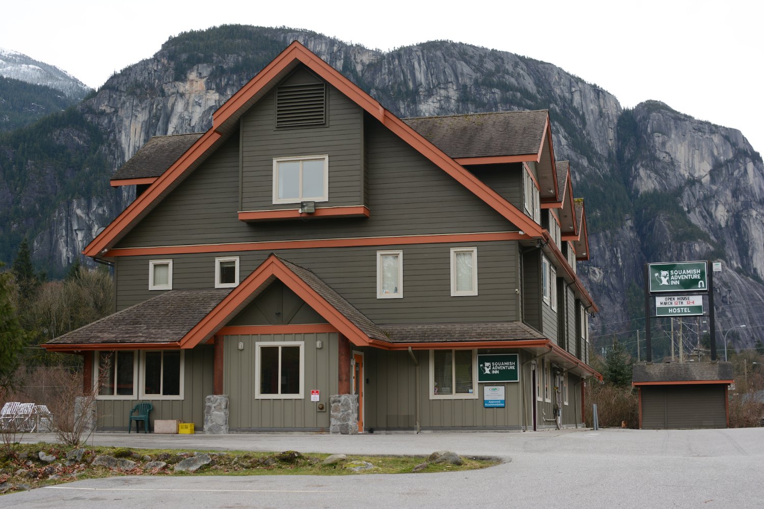 Squamish Adventure Inn | Tourism Squamish